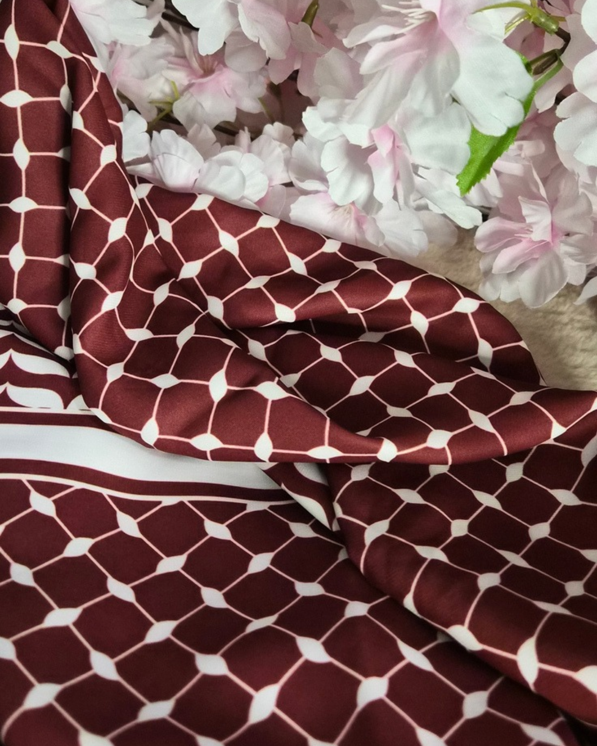 Keffiyeh Hijab Bordeaux-Creme – Premium Diamond Georgette